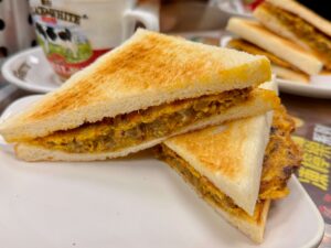 Numbingly spicy beef and egg sandwich